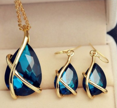 Pendant Necklace Earrings Nostalgic Crystal