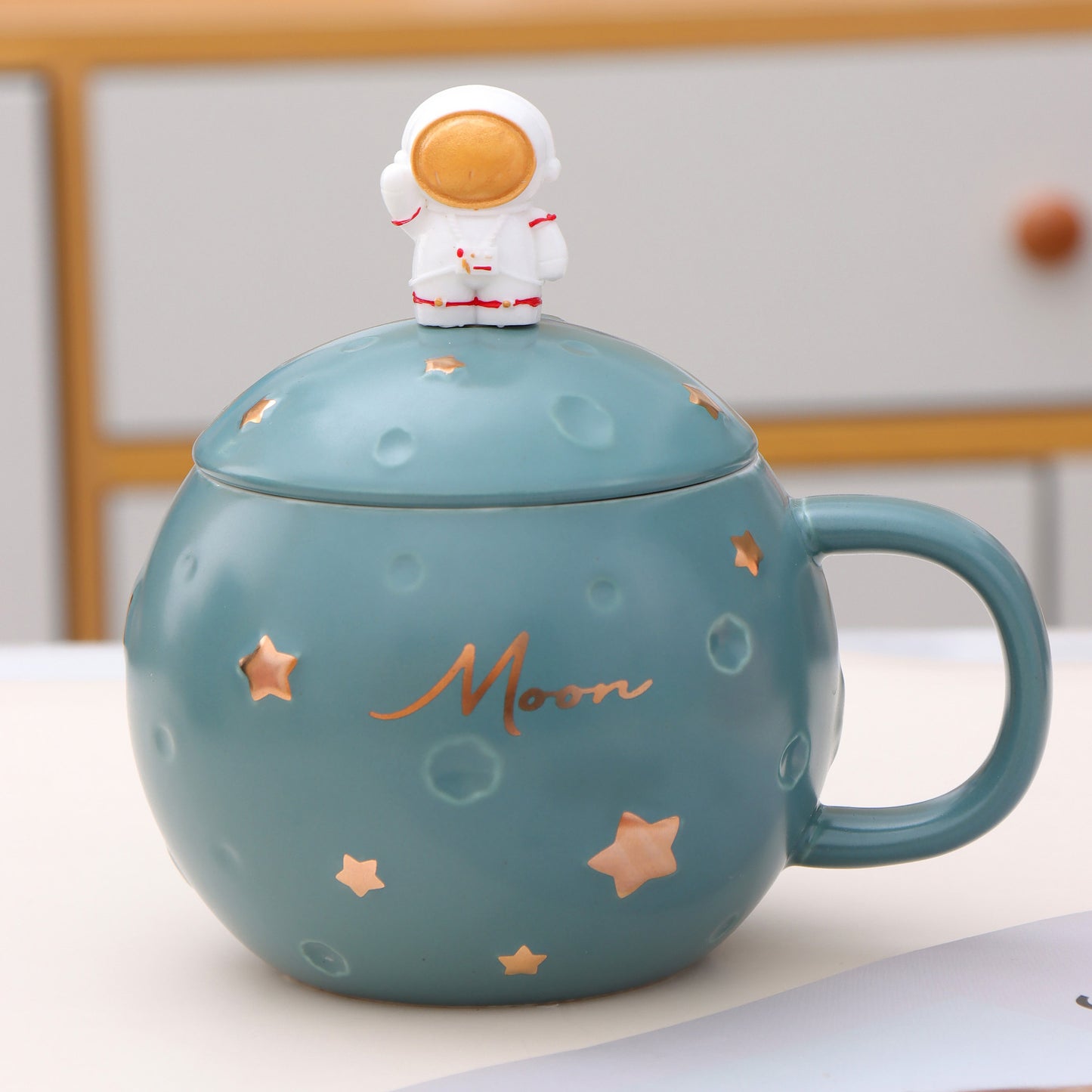 Creative Spaceman Planet Round Mug With Lid Spoon